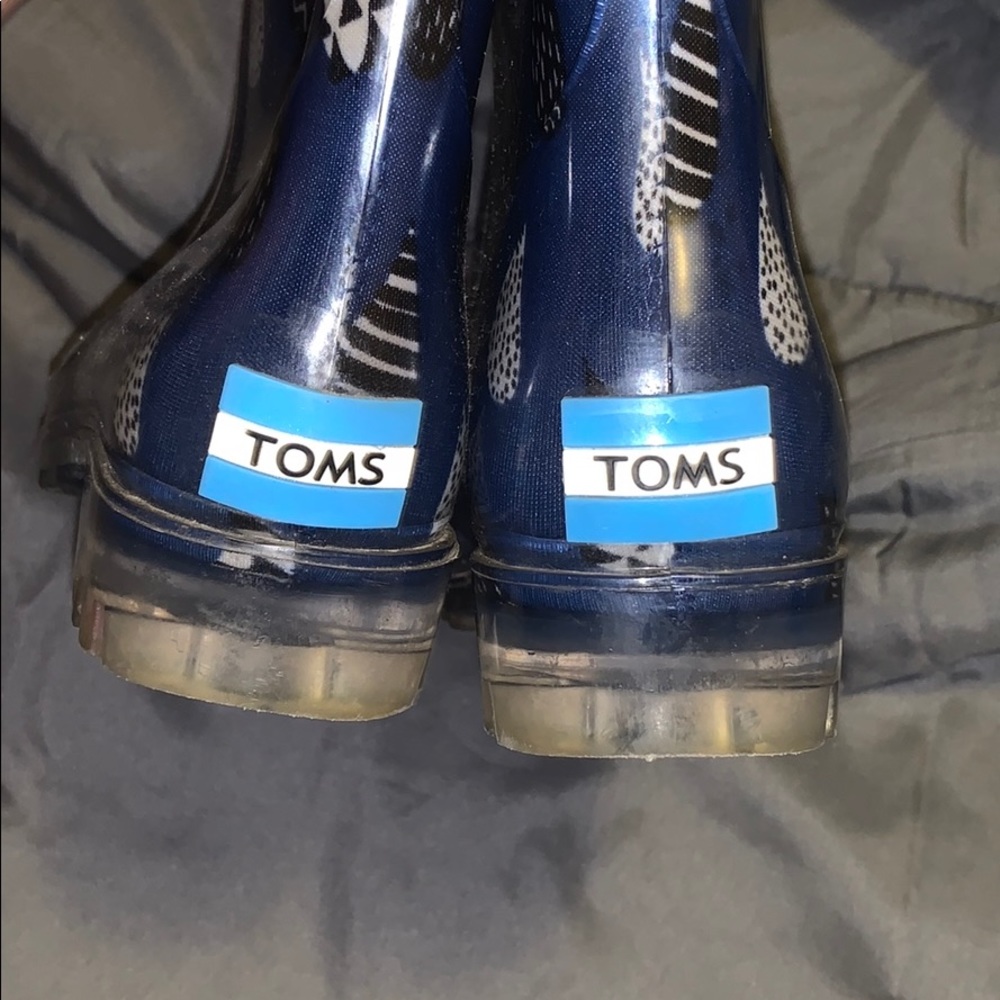 Toms - Picture 3 of 4